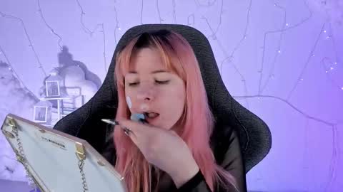 Snapshot of lexiwenford chatting on February 10, 2:52 am Lexi Wenford NO NUDE GODDESS online show from February 10, 2:52 am