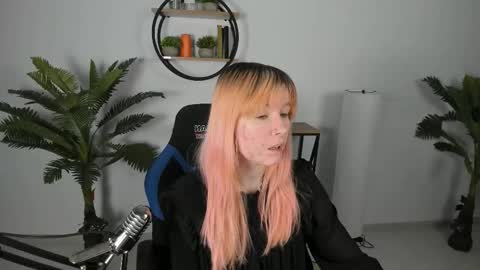 Snapshot of lexiwenford chatting on February 24, 2:49 am Lexi Wenford NO NUDE GODDESS online show from February 24, 2:49 am