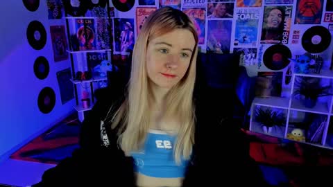 Snapshot of lexiwenford chatting on December 27, 6:14 am Lexi Wenford NO NUDE GODDESS online show from December 27, 6:14 am
