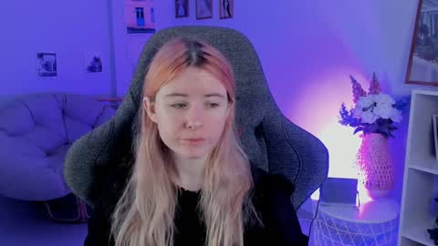 Snapshot of lexiwenford chatting on December 12, 2:48 am Lexi Wenford NO NUDE GODDESS online show from December 12, 2:48 am
