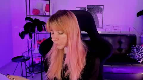 Snapshot of lexiwenford chatting on February 20, 3:12 am Lexi Wenford NO NUDE GODDESS online show from February 20, 3:12 am