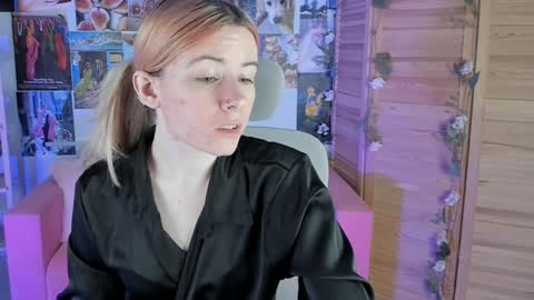 Snapshot of lexiwenford chatting on December 28, 8:58 am Lexi Wenford NO NUDE GODDESS online show from December 28, 8:58 am
