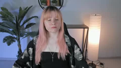 Snapshot of lexiwenford chatting on February 21, 3:12 am Lexi Wenford NO NUDE GODDESS online show from February 21, 3:12 am