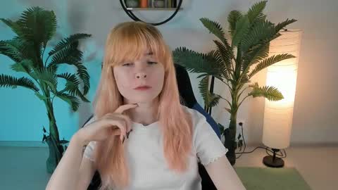 Snapshot of lexiwenford chatting on March 11, 2:53 am Lexi Wenford NO NUDE GODDESS online show from March 11, 2:53 am