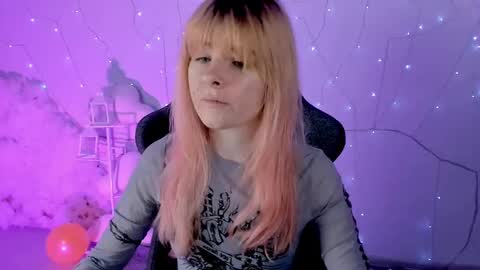 Snapshot of lexiwenford chatting on February 13, 2:45 am Lexi Wenford NO NUDE GODDESS online show from February 13, 2:45 am