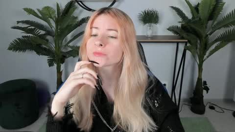 Snapshot of lexiwenford chatting on December 24, 6:00 am Lexi Wenford NO NUDE GODDESS online show from December 24, 6:00 am