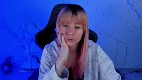 Snapshot of lexiwenford chatting on February 17, 2:42 am Lexi Wenford NO NUDE GODDESS online show from February 17, 2:42 am