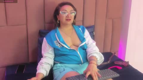 Leyla smithh online show from September 18, 12:26 pm