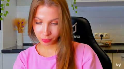 Leila online show from July 14, 2:05 am