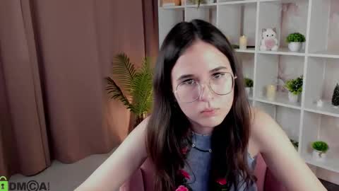 leylamirage online show from February 9, 12:40 pm