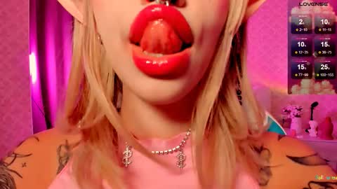 Snapshot of leylanoir chatting on September 25, 3:22 pm LEA online show from September 25, 3:22 pm