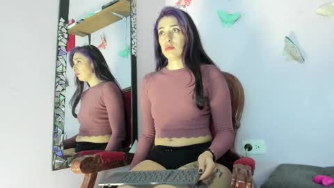 Snapshot of leynamadrigal chatting on September 14, 10:29 pm Leyna online show from September 14, 10:29 pm