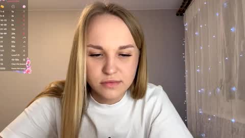 Mia online show from December 17, 5:06 pm