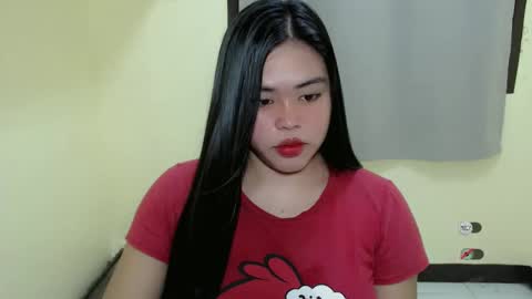 Snapshot of lhara_cumming chatting on February 25, 11:37 pm LHARA online show from February 25, 11:37 pm