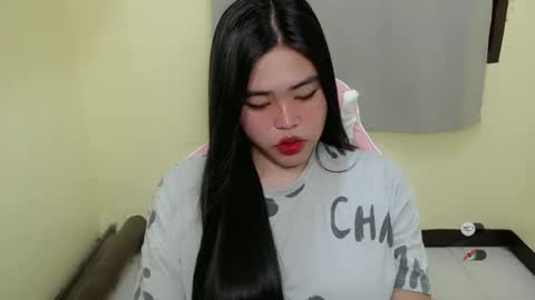 Snapshot of lhara_cumming chatting on February 28, 11:23 pm LHARA online show from February 28, 11:23 pm