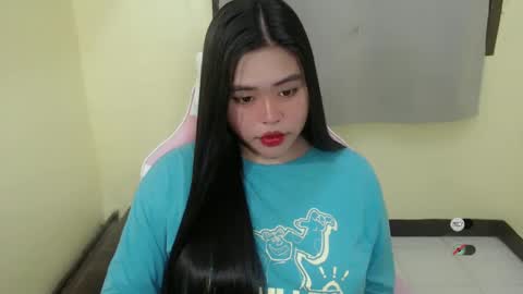 Snapshot of lhara_cumming chatting on March 2, 1:37 am LHARA online show from March 2, 1:37 am