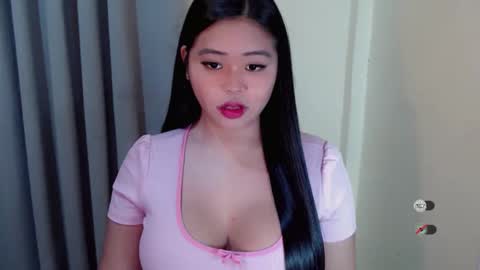 Snapshot of lhara_cumming chatting on October 26, 1:12 am LHARA online show from October 26, 1:12 am