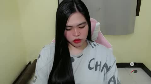 Snapshot of lhara_cumming chatting on March 3, 11:01 pm LHARA online show from March 3, 11:01 pm