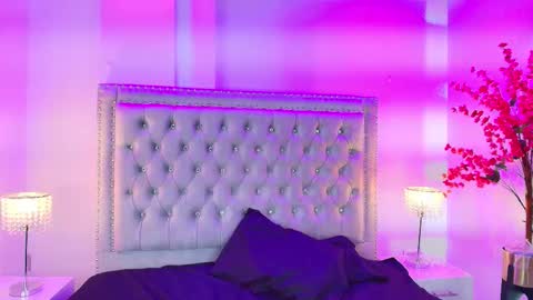 Lia  online show from October 12, 7:00 am