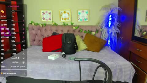 lia online show from December 9, 8:12 pm
