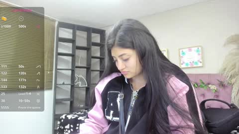 lia online show from December 3, 8:06 pm