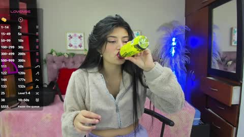 lia online show from December 16, 8:05 pm