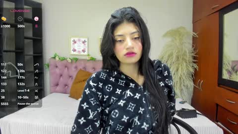 lia online show from December 28, 8:15 pm