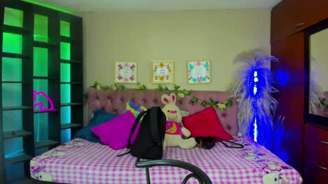 lia online show from January 17, 7:27 pm