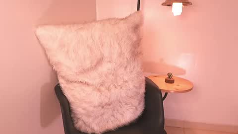 liaa online show from April 16, 2:12 am