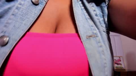 Snapshot of lia_mariana chatting on January 24, 5:53 pm lia_mariana online show from January 24, 5:53 pm