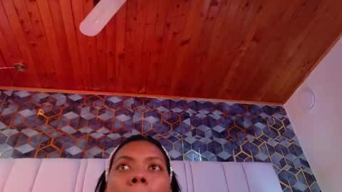 Snapshot of lia_mariana chatting on October 12, 9:39 pm lia_mariana online show from October 12, 9:39 pm