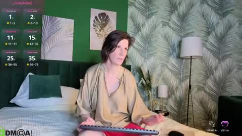 lia_reyn online show from May 6, 12:20 pm