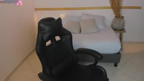 Lia  online show from February 3, 2:53 am