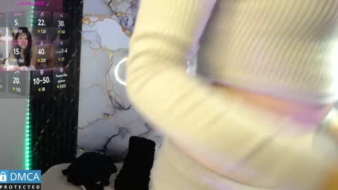 Snapshot of lia_summer1 chatting on February 8, 12:17 pm lia summer1 online show from February 8, 12:17 pm