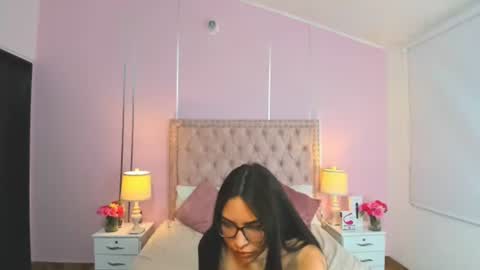 Snapshot of liahjhons chatting on February 6, 8:18 am Liah online show from February 6, 8:18 am