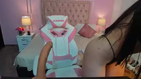 Snapshot of liahjhons chatting on January 22, 1:53 am Liah online show from January 22, 1:53 am