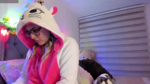 Lia  online show from February 18, 3:49 am