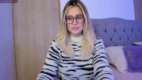 Lia  online show from September 27, 11:56 pm