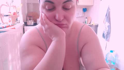 Snapshot of liahsofty chatting on February 8, 11:33 am miss Lia colection for travel online show from February 8, 11:33 am