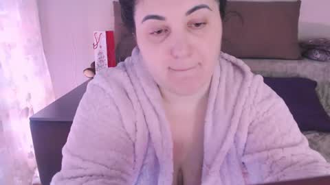 Snapshot of liahsofty chatting on January 26, 11:50 pm miss Lia colection for travel online show from January 26, 11:50 pm
