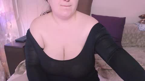 Snapshot of liahsofty chatting on March 9, 4:33 pm miss Lia colection for travel online show from March 9, 4:33 pm