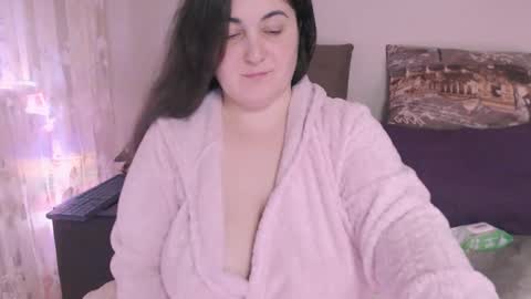 Snapshot of liahsofty chatting on December 9, 9:27 pm miss Lia colection for travel online show from December 9, 9:27 pm