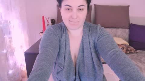 Snapshot of liahsofty chatting on January 30, 11:02 pm miss Lia colection for travel online show from January 30, 11:02 pm