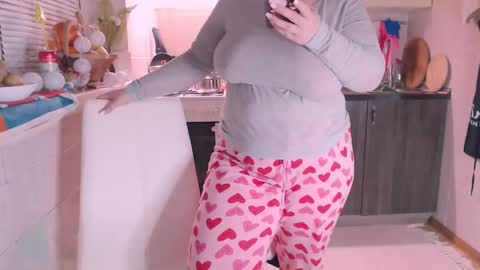 Snapshot of liahsofty chatting on December 31, 5:51 pm miss Lia colection for travel online show from December 31, 5:51 pm