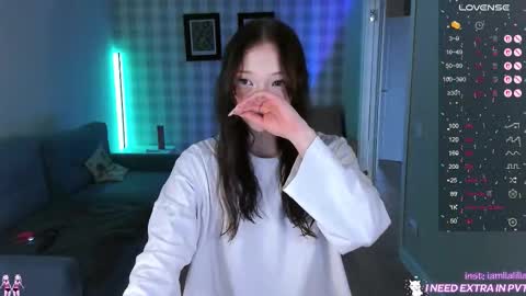 Snapshot of lialilia chatting on September 23, 8:23 am lialilia online show from September 23, 8:23 am