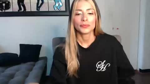 Snapshot of liamiler01_ chatting on March 6, 12:09 pm Lia Miller online show from March 6, 12:09 pm