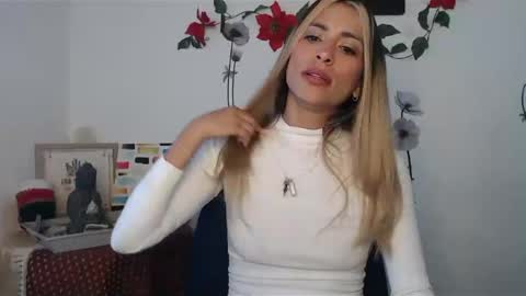 Snapshot of liamiler01_ chatting on February 4, 12:33 pm Lia Miller online show from February 4, 12:33 pm