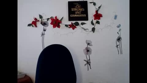 Snapshot of liamiler01_ chatting on December 3, 12:16 pm Lia Miller online show from December 3, 12:16 pm