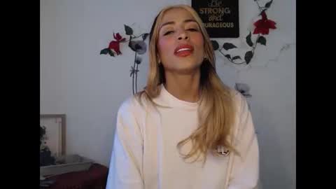 Snapshot of liamiler01_ chatting on December 19, 12:45 pm Lia Miller online show from December 19, 12:45 pm