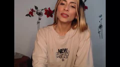 Snapshot of liamiler01_ chatting on December 20, 1:25 am Lia Miller online show from December 20, 1:25 am